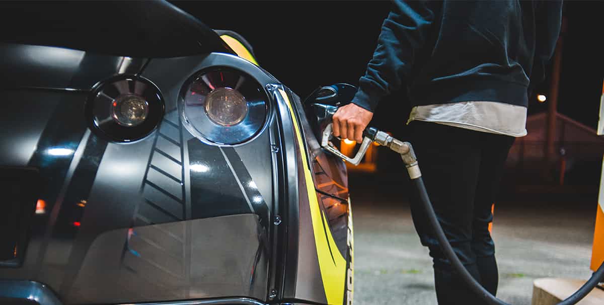 Man filling up with petrol before the 2030 petrol ban