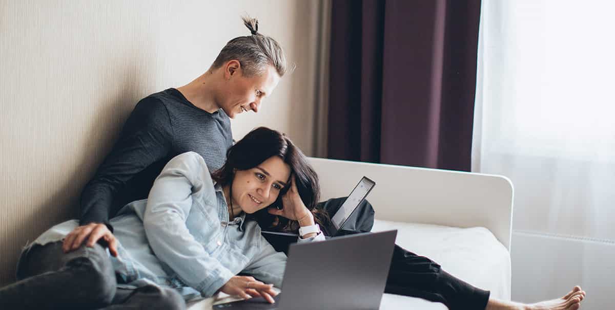 Couple looking online for cars for tall people