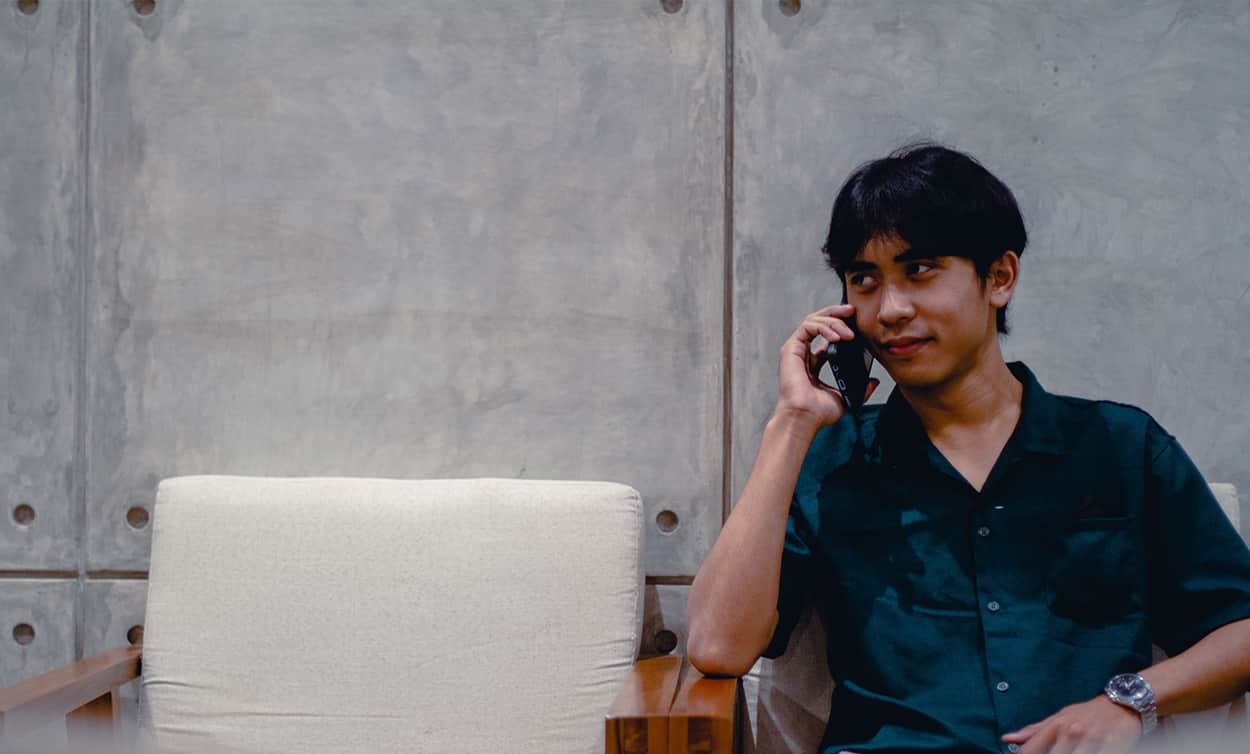 Man enquiring about worth of used car with low mileage