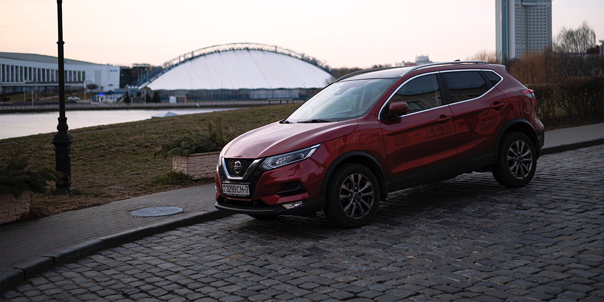 Red Nissan Qashqai