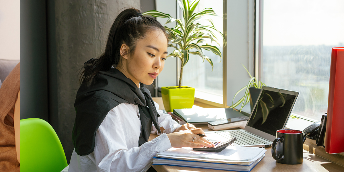 Lady working out finances in a cafe